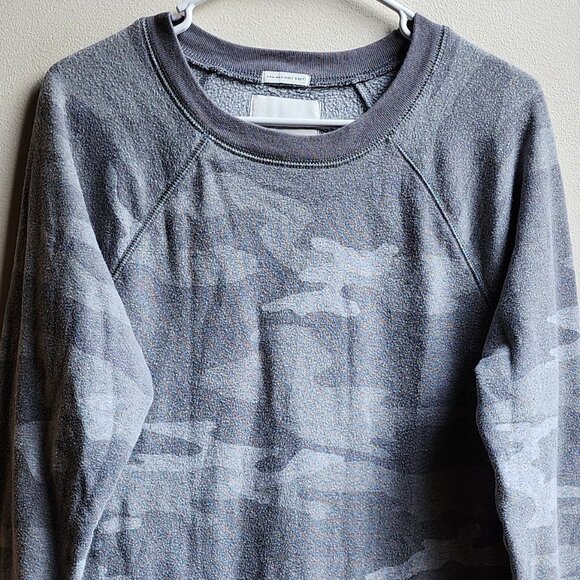 American Eagle Outfitters Gray Camo Crew Neck Jegging Fit Sweatshirt Size Small - Picture 5 of 15